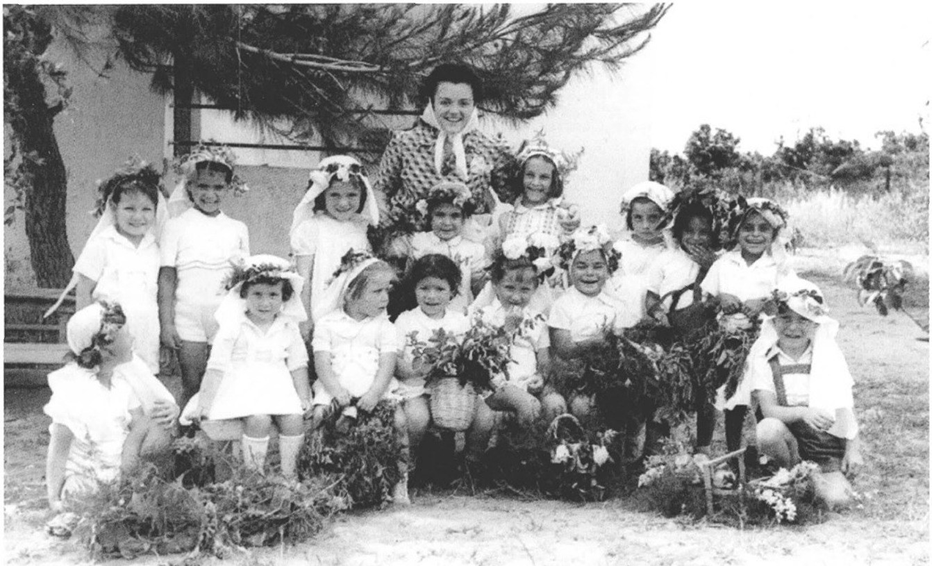 ילדי הדר ב-1945, הגננת יונה.