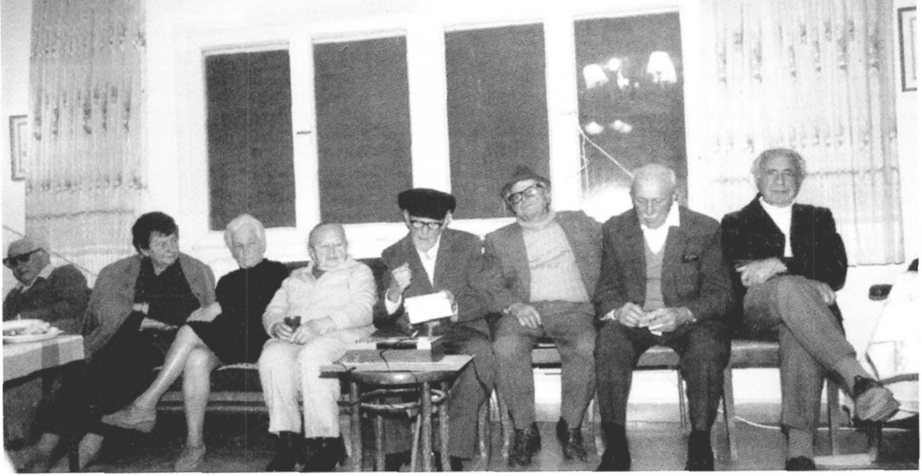 אפרים כהן נפרד בביתו מהנהלת כפר הדר ב-1989 לאחר 60 שנות פעילות בהנהלת הכפר, בהגיעו לגיל 93.